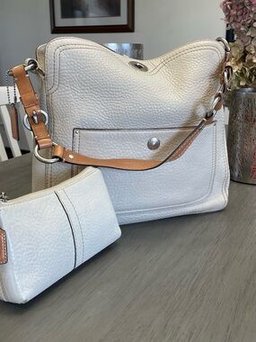 Coach White Pebbled Leather Shoulder Hobo Bag Large Purse w/ Wristlet